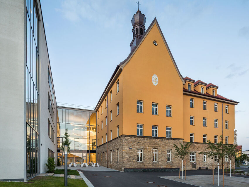 New Marienrealschule: Renovation with Extension